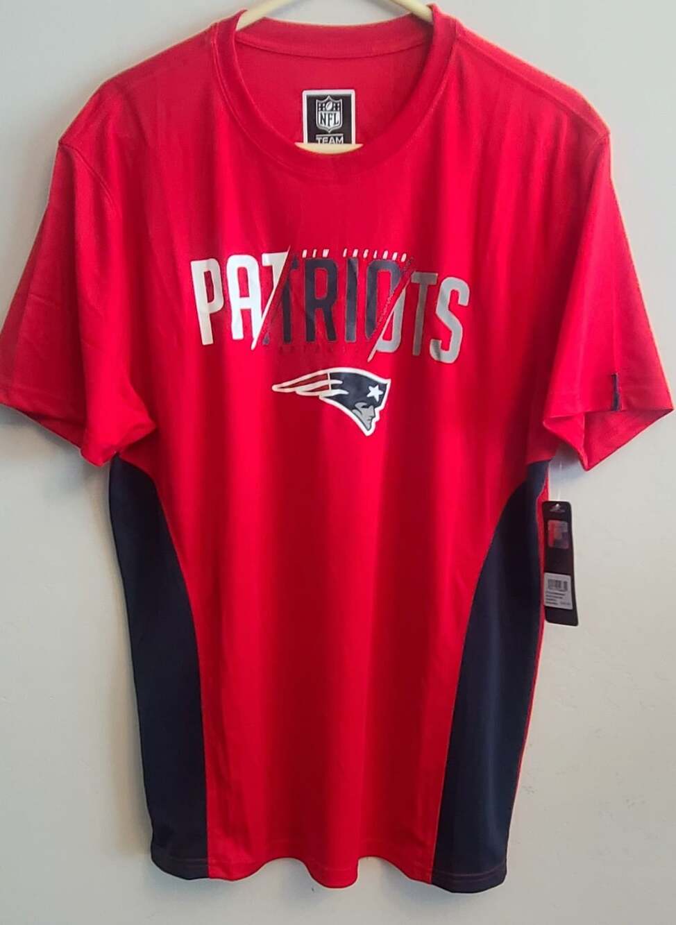 New England Patriots NFL Team Apparel Dri-Fit T-shirt Men's Large New With Tags